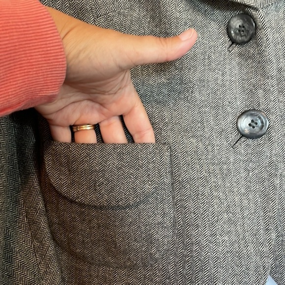 Ann Taylor sz 8 P Blazer. 2 button closure. Waist coat. Herringbone design - Picture 6 of 10